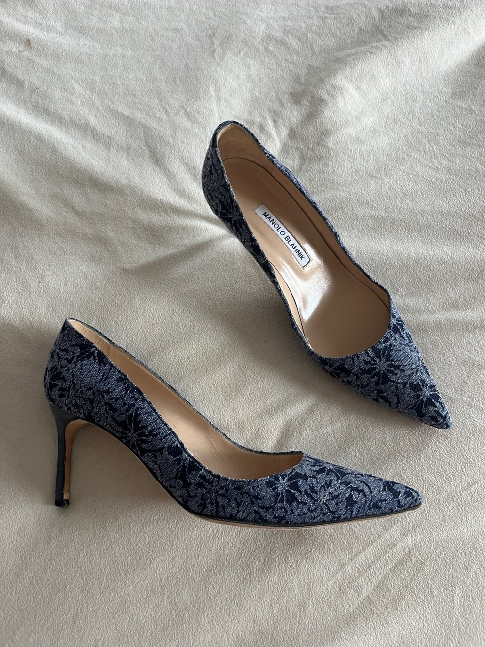 Manolo Blahnik Blue Point Toe Lace Floral Pattern Heels Size 40 US 10 Bridal